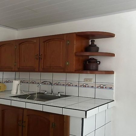 Casa Robles - Your Stay Near Airport 마나과 외부 사진