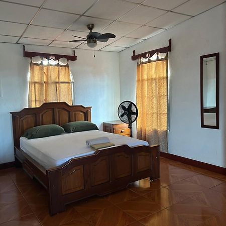 Casa Robles - Your Stay Near Airport 마나과 외부 사진