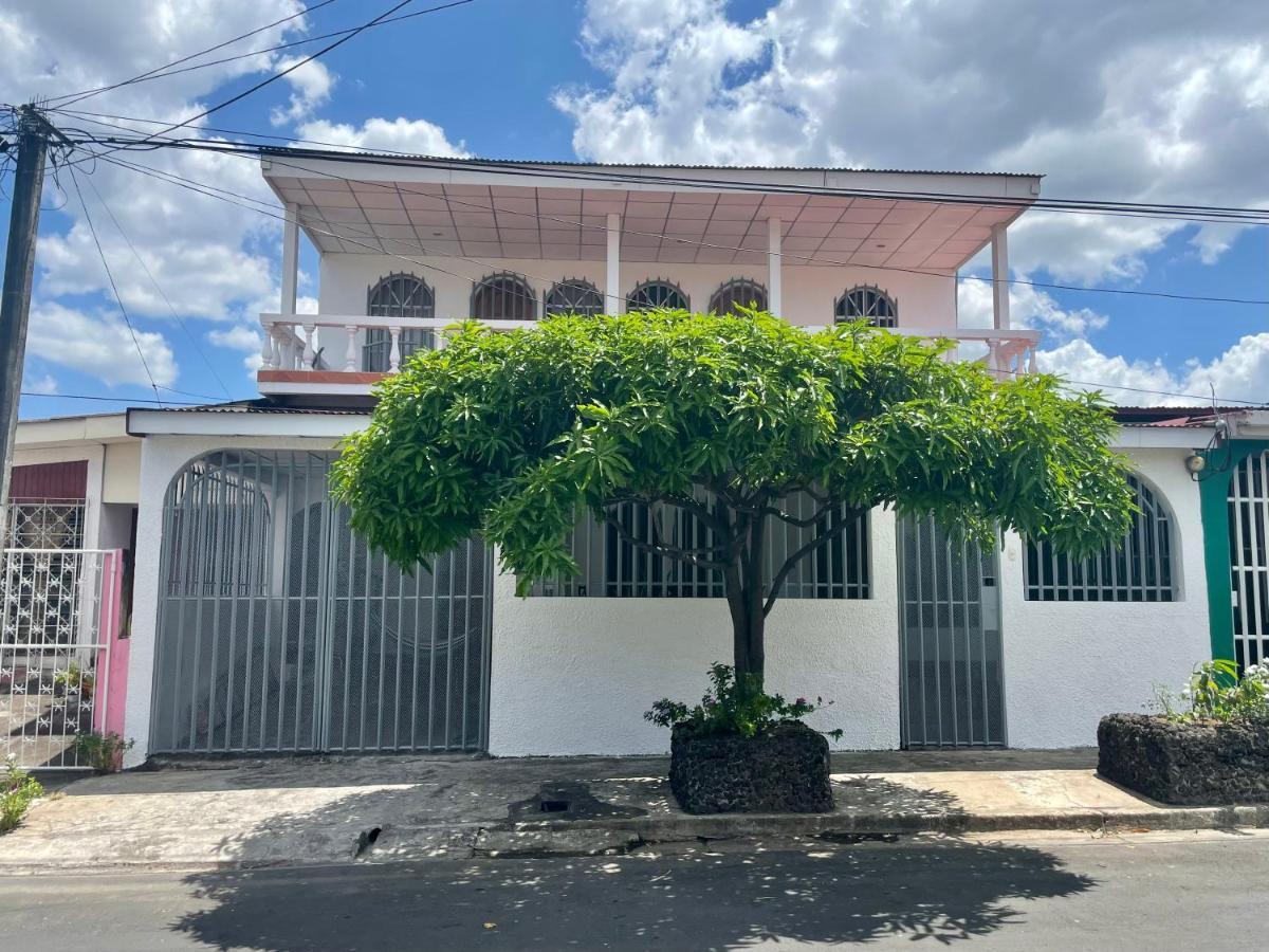 Casa Robles - Your Stay Near Airport 마나과 외부 사진
