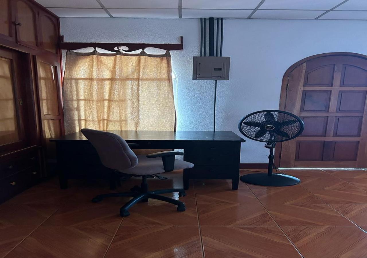 Casa Robles - Your Stay Near Airport 마나과 외부 사진