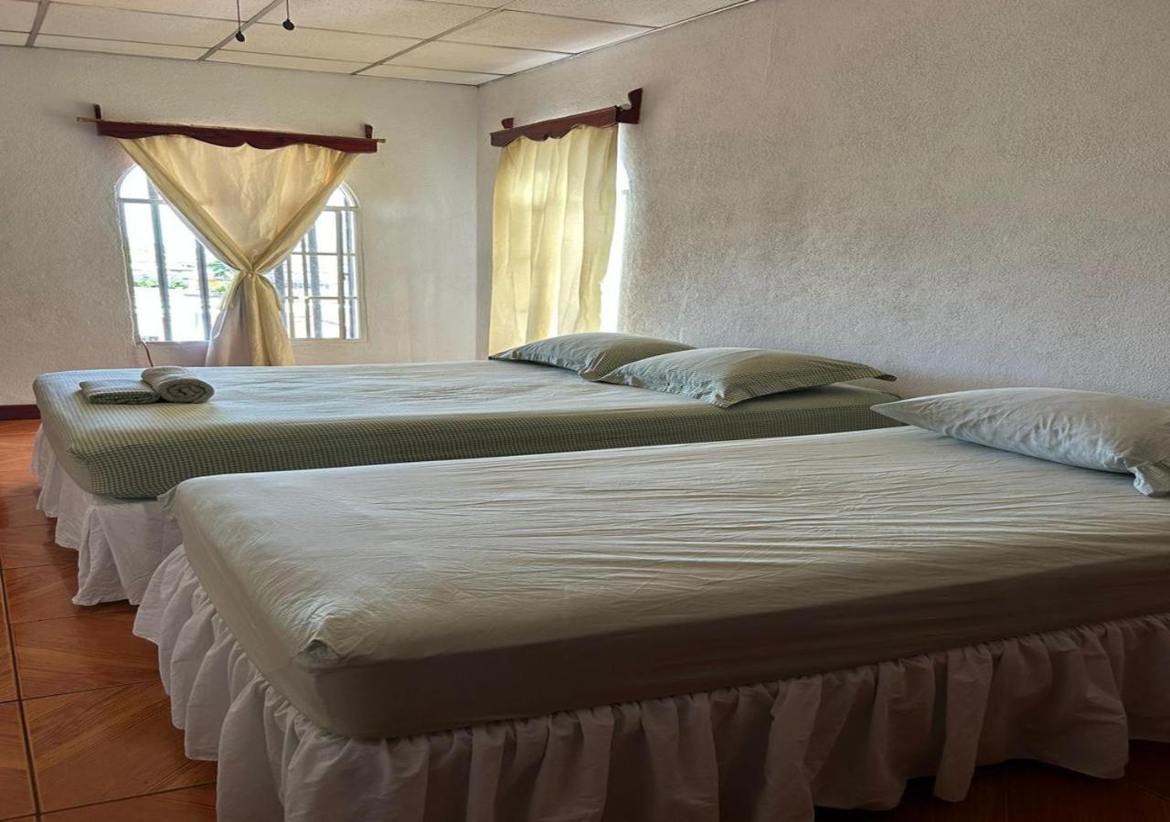Casa Robles - Your Stay Near Airport 마나과 외부 사진